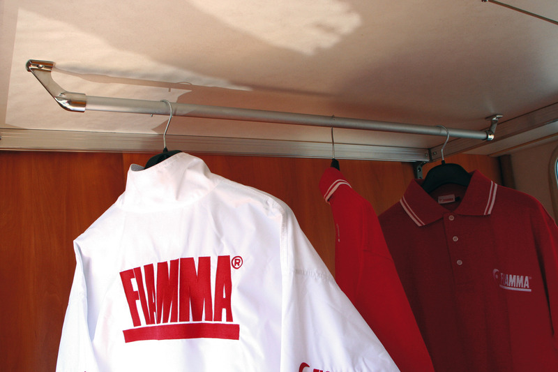 Carry rail clothes rail per il garage posteriore Gavone camper