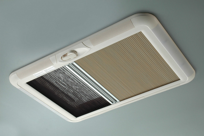 Heki 3 Dometic Rooflight With Manual Crank Handle Roof Thickness 25 Heki 3 Dometic Rooflight With Manual Crank Handle Roof Thickness 25