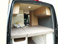 Bedmodule met bedframe en opbergkasten voor Sprinter Bedmodule met bedframe en opbergkasten voor Sprinter