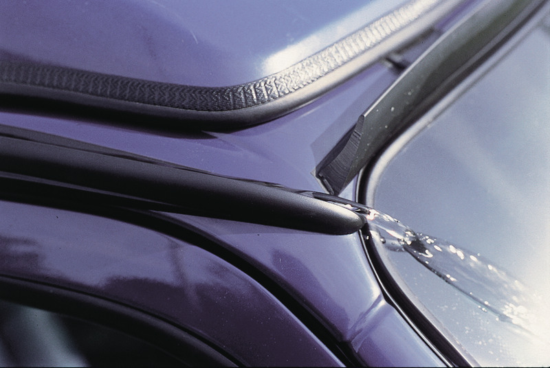 Regenrinnenprofil Multi Rail VW T4 langer Radstand - Schwarz - 3040 mm Regenrinnenprofil Multi Rail VW T4 langer Radstand - Schwarz - 3040 mm