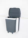 <p> Poubelle pliable avec couvercle 8 litres à suspendre </p>