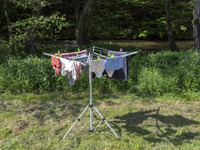 Anteprima: Piccola Emma 3 - cavallino per vestiti a 4 braccia Anteprima: Piccola Emma 3 - cavallino per vestiti a 4 braccia