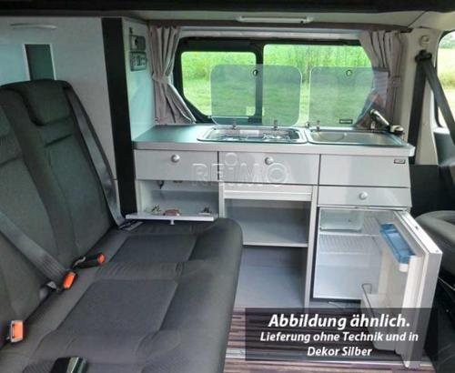 Ligne de meubles TrioStyle pièce finie pré-assemblée sans technologie, empattement court