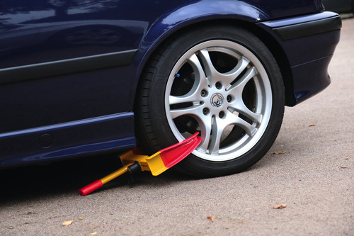 gancio per ruote fino a 26,5 cm di larghezza, incl. 2 chiavi