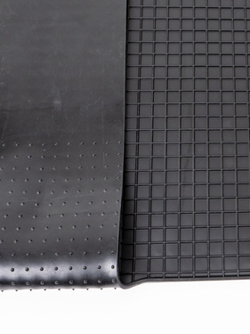 Tapis de sol en caoutchouc pour la cabine - versions spécifiques au véhicule -