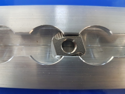 ZurrschienenmutterM8 10er