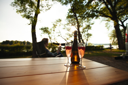 Bambusbord HOLIDAY TRAVEL, aluminiumsramme, 100x65x42 / 65cm