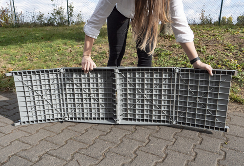 Plastikrampe til hunden Emma