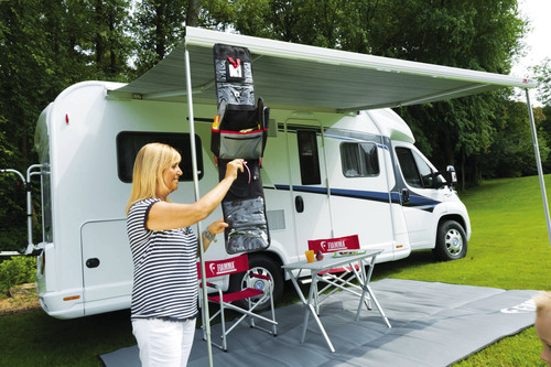 Hanging bag for bathroom utensils