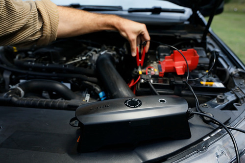 CS FREE – 4-in-1-Gerät Batterieladegerät / Wartungsgerät / Adaptiver Booster / Power Bank