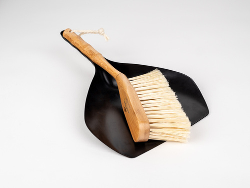 Hand brush and dustpan set