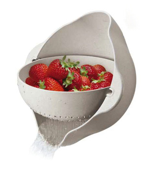 Bowl with sieve and rotating function