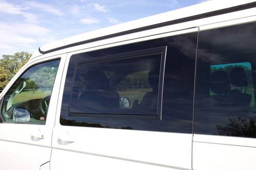 HÆNGSLEDE VINDUER AF SIKKERHEDSGLAS TIL AUTOCAMPERE OG MAXIVANS