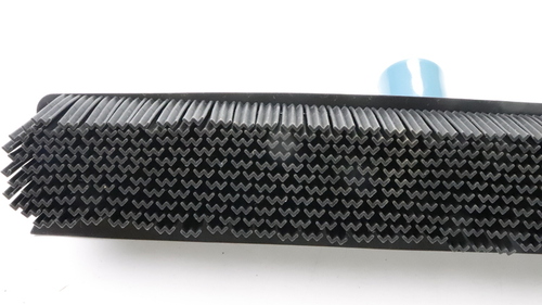 Universal broom with W silicone bristles