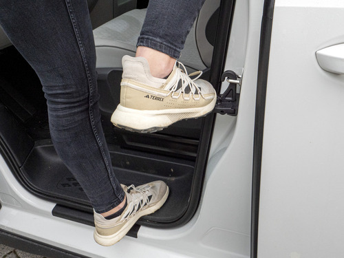 Autotür-Trittstufe mit Klapphaken für Dachzelte Wallaby 2 & Victoria