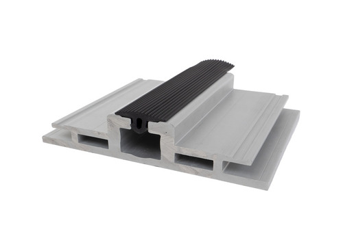 Abdeckprofil geriffelt - 2 m Länge - Schwarz